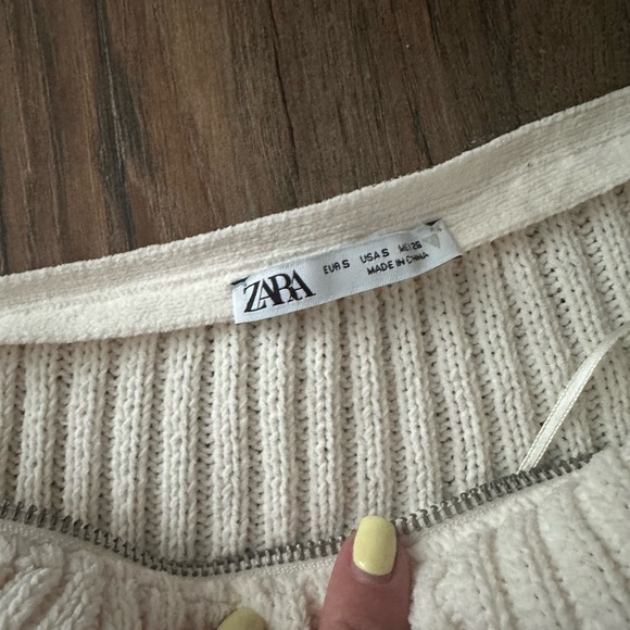 Zara Cream Off-the-Shoulder Sweater with Ribbed Knit - Picture 5 of 6